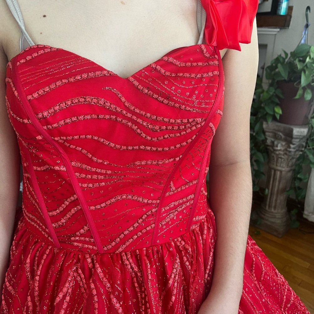 Red dress - Picture 4 of 8